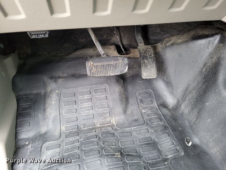 image for item LR9183 2010 Ford F250 Super Duty XL  utility bed pickup truck