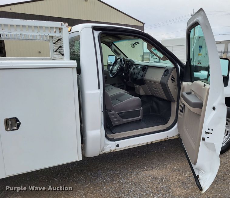 image for item LR9183 2010 Ford F250 Super Duty XL  utility bed pickup truck