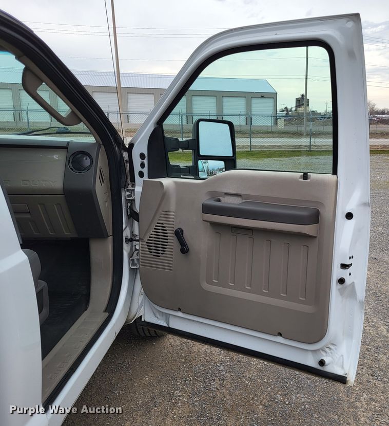 image for item LR9183 2010 Ford F250 Super Duty XL  utility bed pickup truck