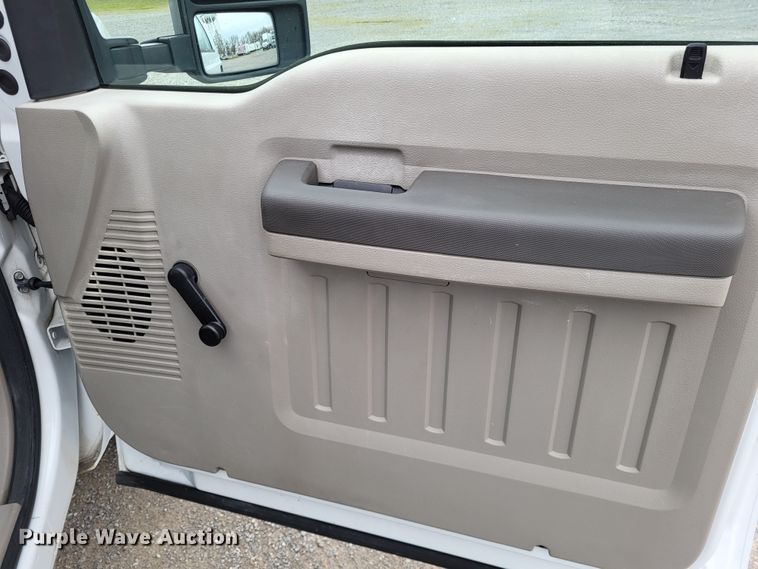 image for item LR9183 2010 Ford F250 Super Duty XL  utility bed pickup truck