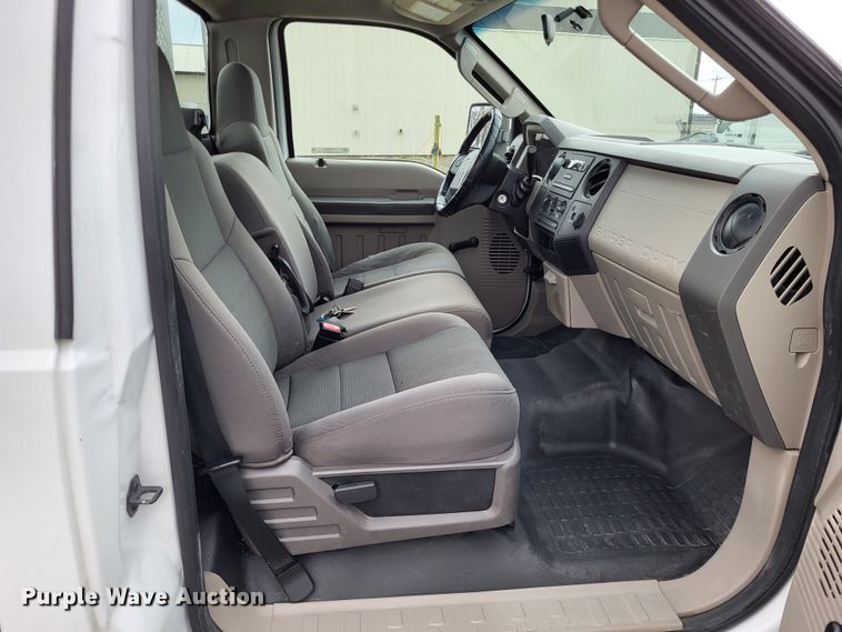 image for item LR9183 2010 Ford F250 Super Duty XL  utility bed pickup truck