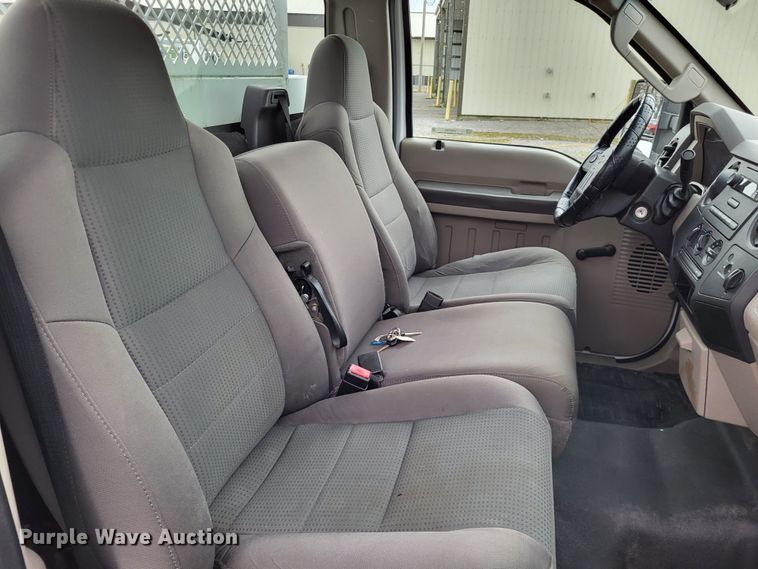 image for item LR9183 2010 Ford F250 Super Duty XL  utility bed pickup truck