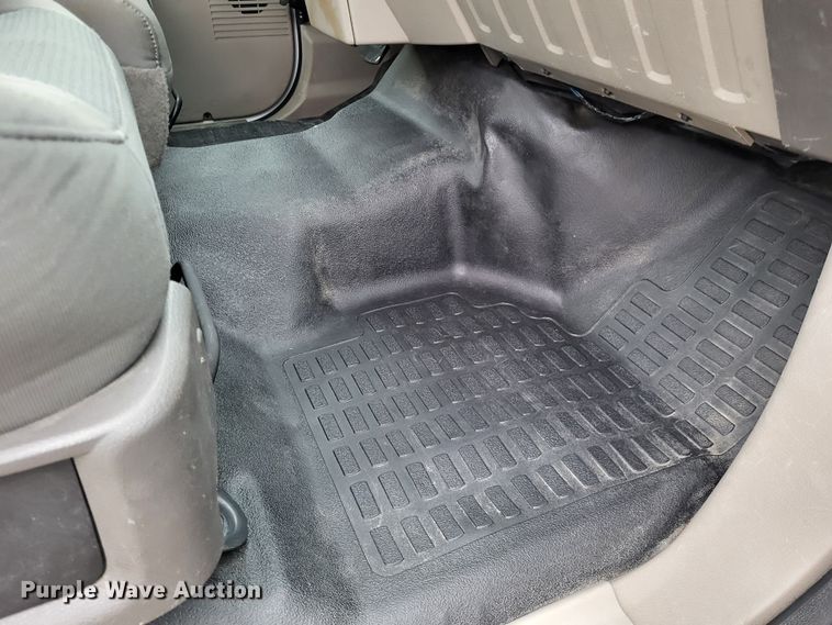 image for item LR9183 2010 Ford F250 Super Duty XL  utility bed pickup truck