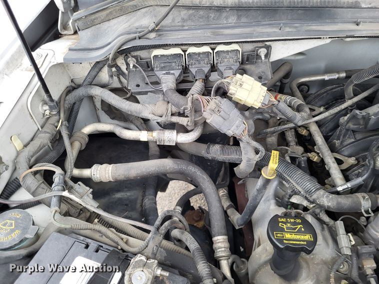 image for item LR9183 2010 Ford F250 Super Duty XL  utility bed pickup truck