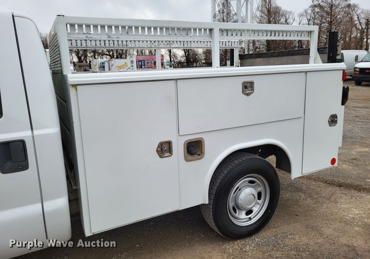 image for item LR9183 2010 Ford F250 Super Duty XL  utility bed pickup truck