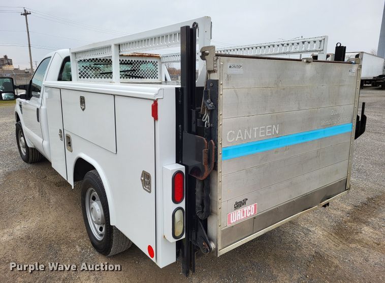 image for item LR9183 2010 Ford F250 Super Duty XL  utility bed pickup truck