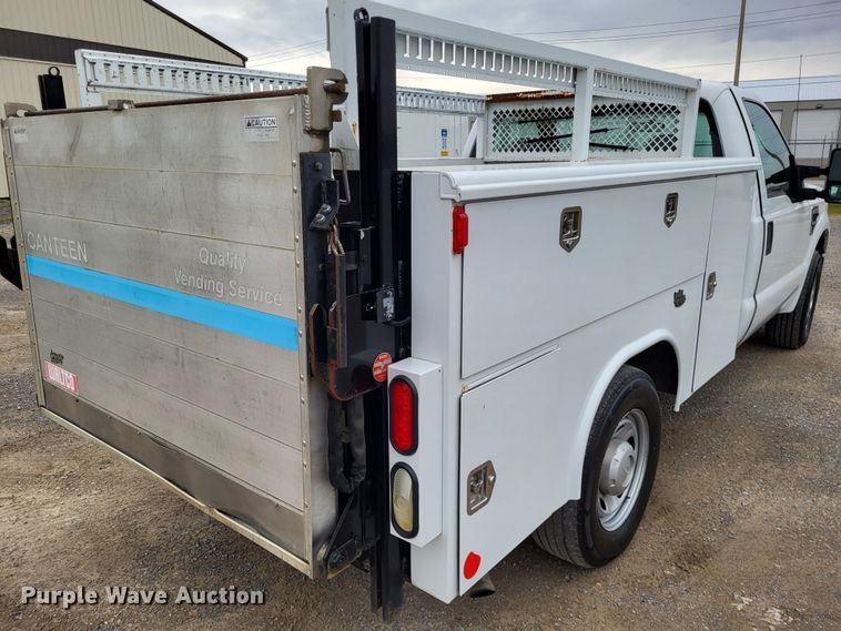 image for item LR9183 2010 Ford F250 Super Duty XL  utility bed pickup truck