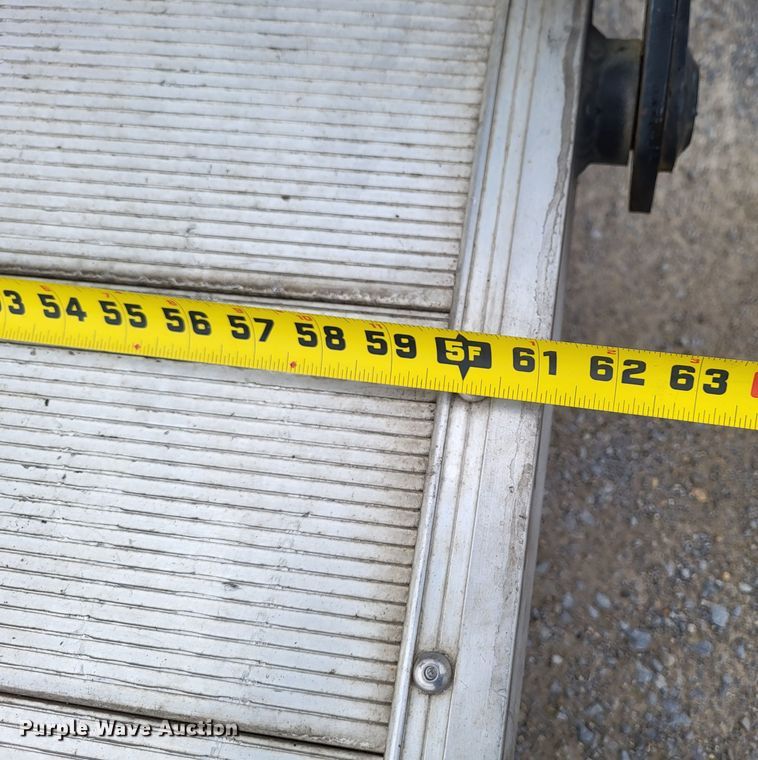 image for item LR9183 2010 Ford F250 Super Duty XL  utility bed pickup truck