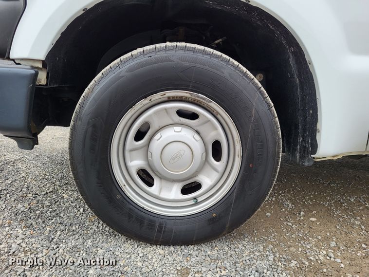 image for item LR9183 2010 Ford F250 Super Duty XL  utility bed pickup truck