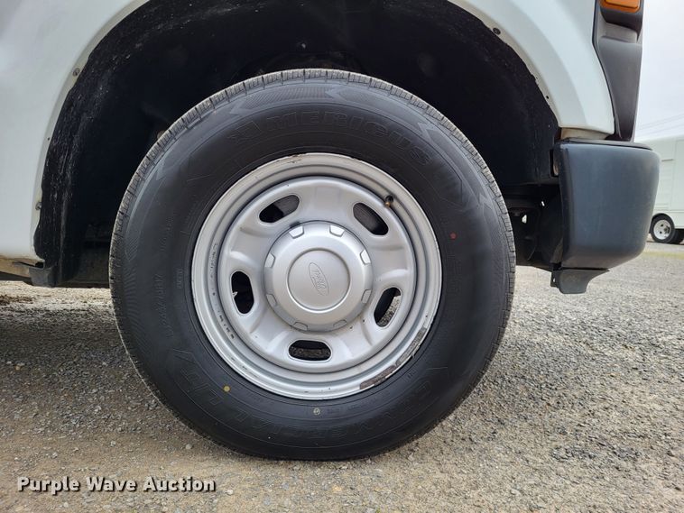 image for item LR9183 2010 Ford F250 Super Duty XL  utility bed pickup truck