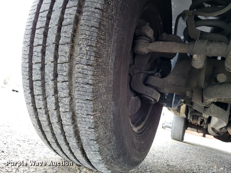 image for item LR9183 2010 Ford F250 Super Duty XL  utility bed pickup truck