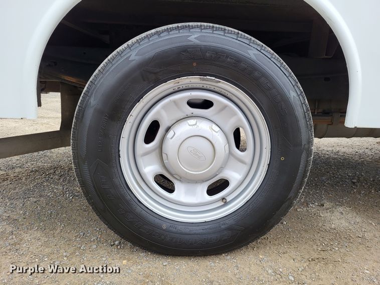 image for item LR9183 2010 Ford F250 Super Duty XL  utility bed pickup truck