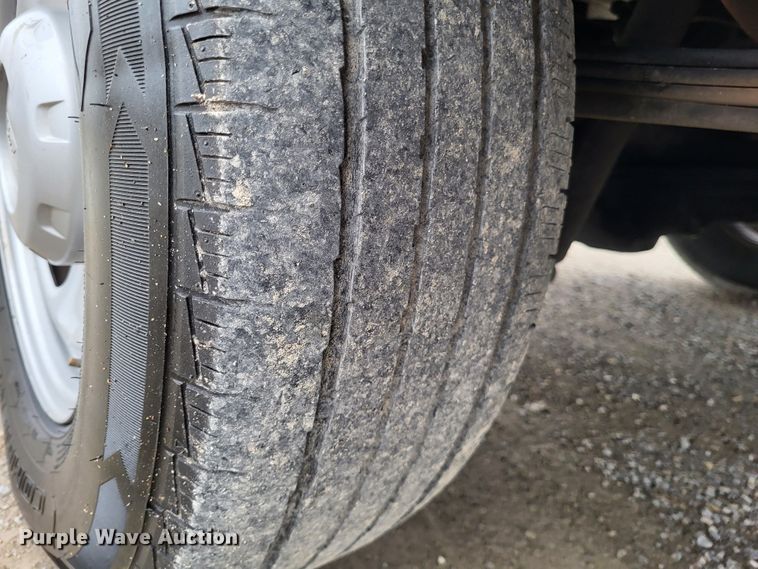 image for item LR9183 2010 Ford F250 Super Duty XL  utility bed pickup truck