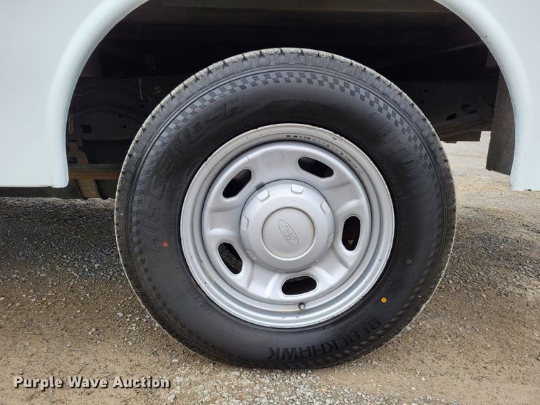 image for item LR9183 2010 Ford F250 Super Duty XL  utility bed pickup truck