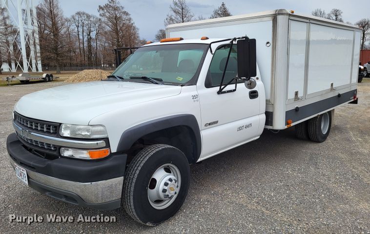 image for item LR9184 2002 Chevrolet Silverado 3500  catering bed pickup truck