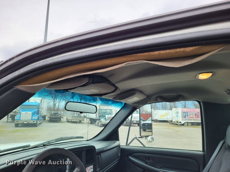 image for item LR9184 2002 Chevrolet Silverado 3500  catering bed pickup truck