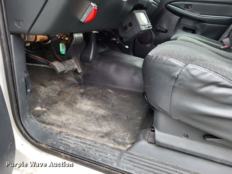 image for item LR9184 2002 Chevrolet Silverado 3500  catering bed pickup truck