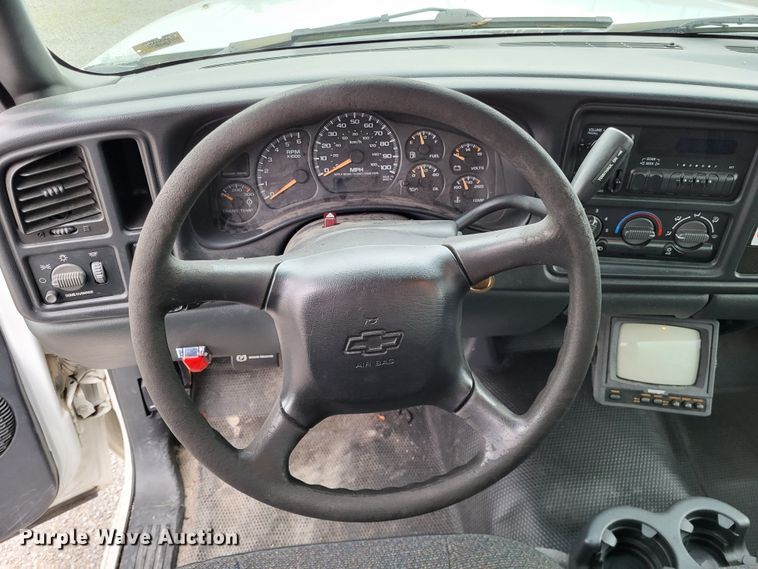 image for item LR9184 2002 Chevrolet Silverado 3500  catering bed pickup truck