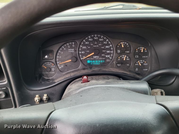 image for item LR9184 2002 Chevrolet Silverado 3500  catering bed pickup truck