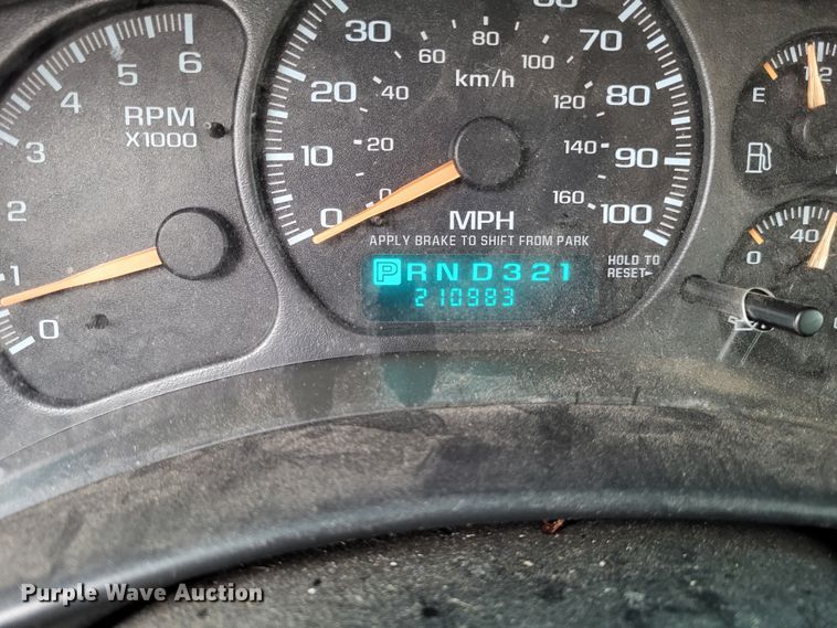 image for item LR9184 2002 Chevrolet Silverado 3500  catering bed pickup truck