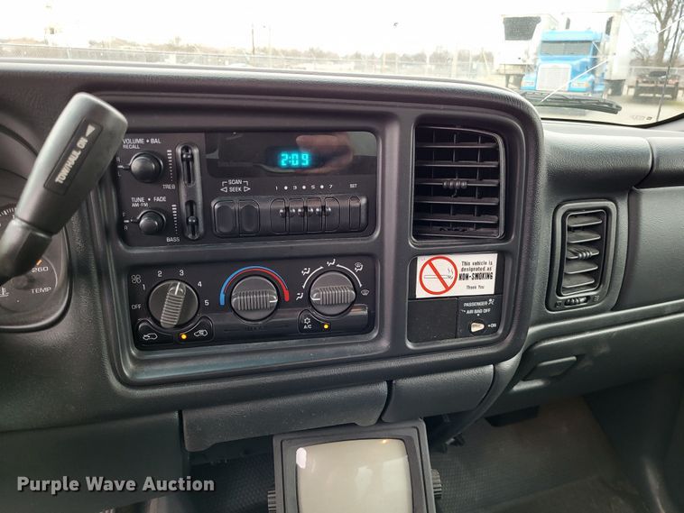 image for item LR9184 2002 Chevrolet Silverado 3500  catering bed pickup truck