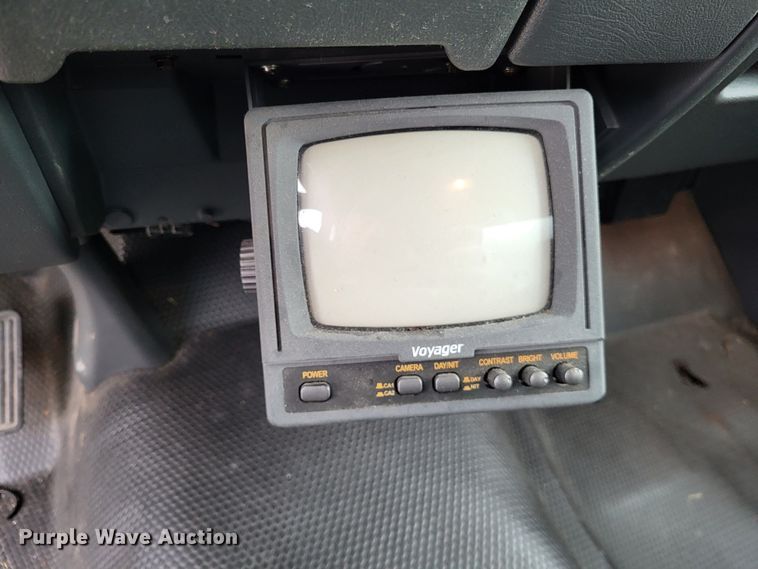 image for item LR9184 2002 Chevrolet Silverado 3500  catering bed pickup truck