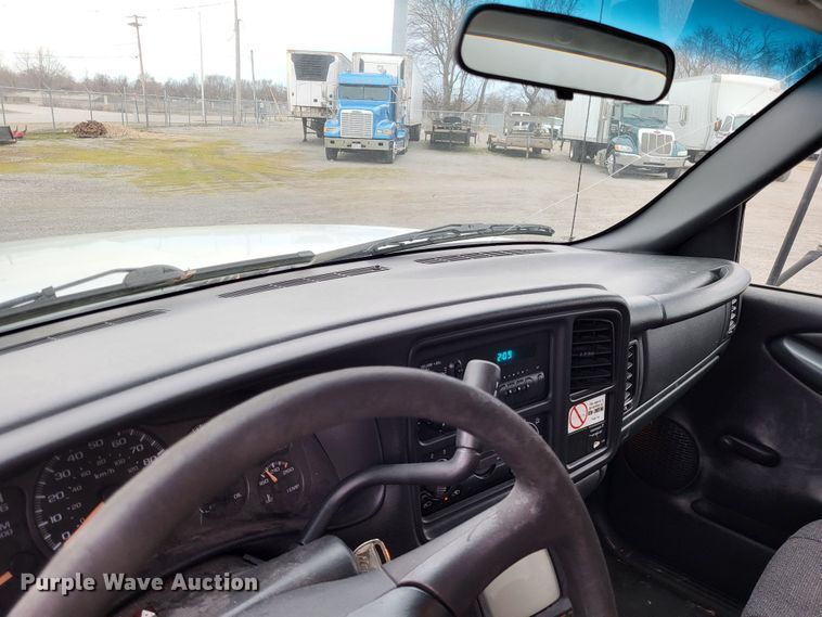 image for item LR9184 2002 Chevrolet Silverado 3500  catering bed pickup truck