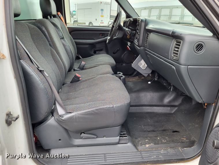 image for item LR9184 2002 Chevrolet Silverado 3500  catering bed pickup truck