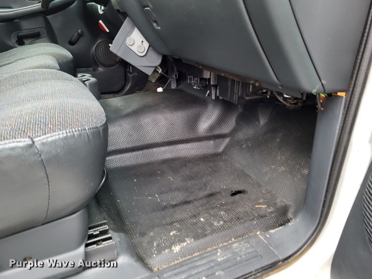 image for item LR9184 2002 Chevrolet Silverado 3500  catering bed pickup truck