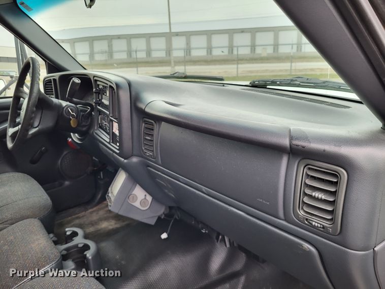 image for item LR9184 2002 Chevrolet Silverado 3500  catering bed pickup truck