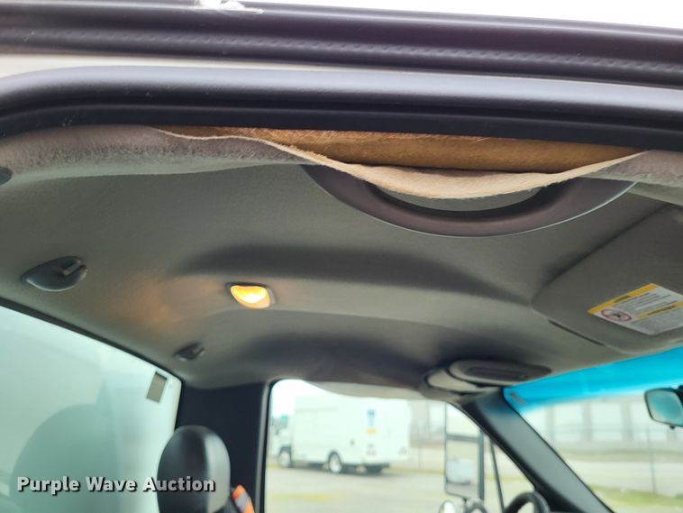 image for item LR9184 2002 Chevrolet Silverado 3500  catering bed pickup truck