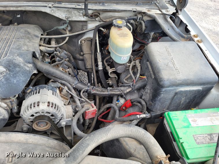 image for item LR9184 2002 Chevrolet Silverado 3500  catering bed pickup truck