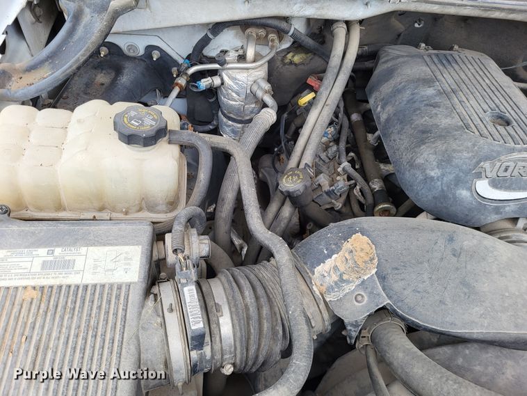 image for item LR9184 2002 Chevrolet Silverado 3500  catering bed pickup truck