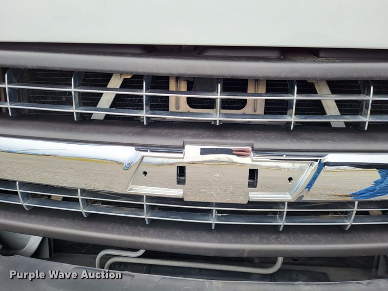 image for item LR9184 2002 Chevrolet Silverado 3500  catering bed pickup truck