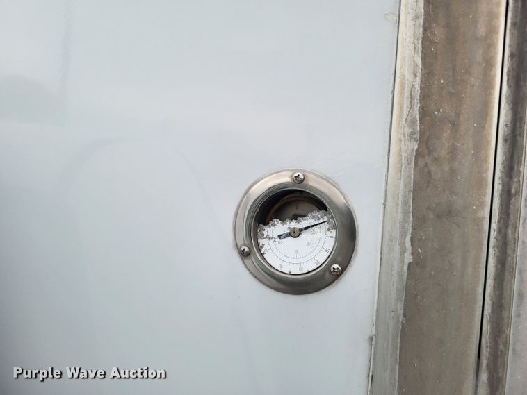 image for item LR9184 2002 Chevrolet Silverado 3500  catering bed pickup truck