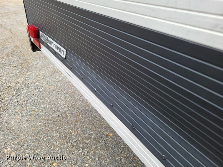 image for item LR9184 2002 Chevrolet Silverado 3500  catering bed pickup truck