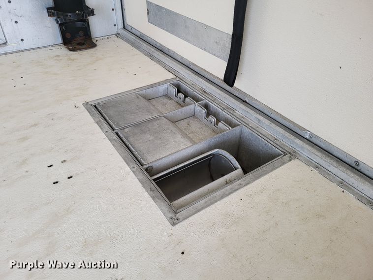 image for item LR9184 2002 Chevrolet Silverado 3500  catering bed pickup truck