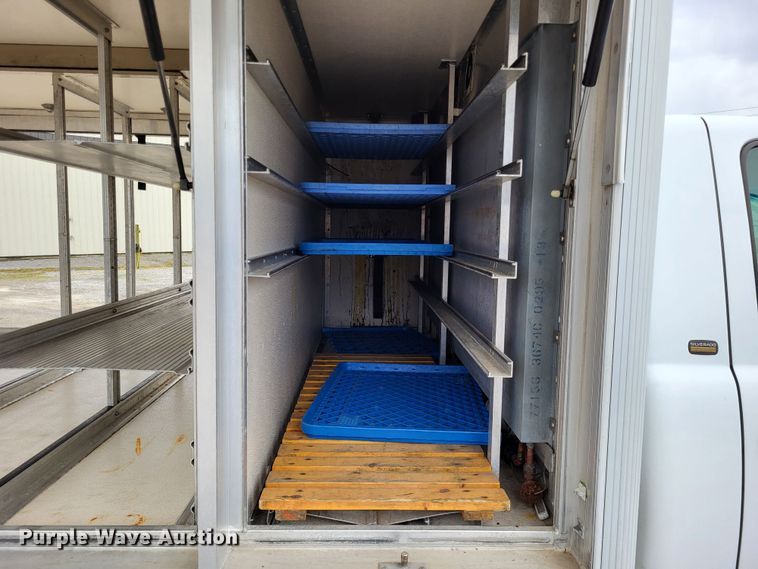 image for item LR9184 2002 Chevrolet Silverado 3500  catering bed pickup truck