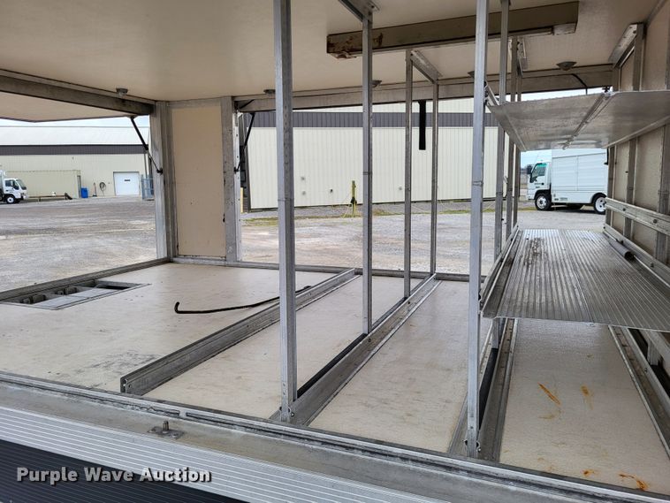 image for item LR9184 2002 Chevrolet Silverado 3500  catering bed pickup truck