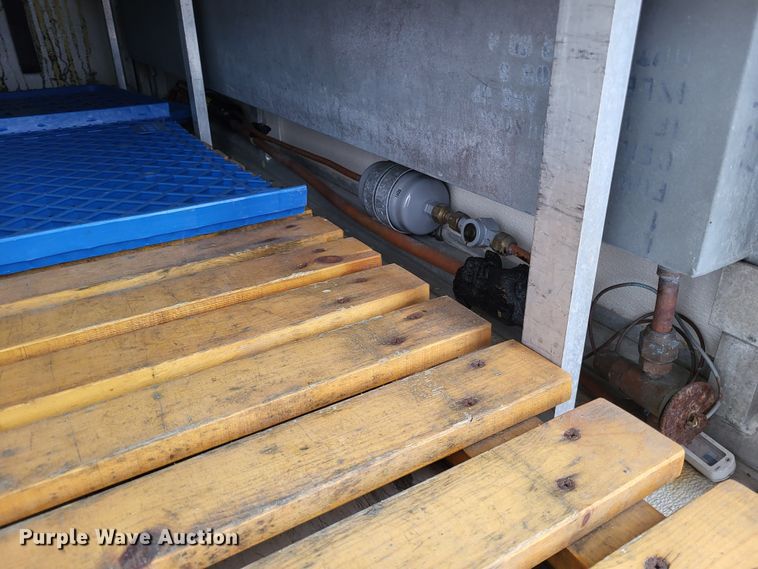 image for item LR9184 2002 Chevrolet Silverado 3500  catering bed pickup truck