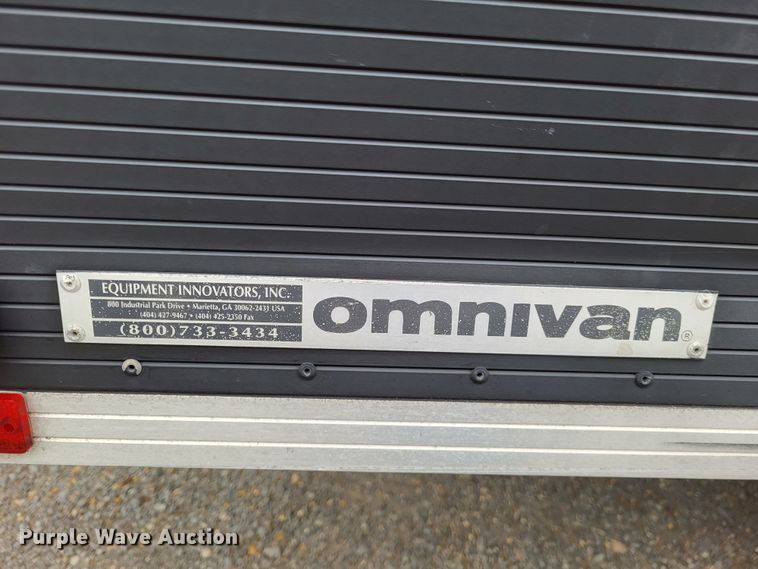 image for item LR9184 2002 Chevrolet Silverado 3500  catering bed pickup truck