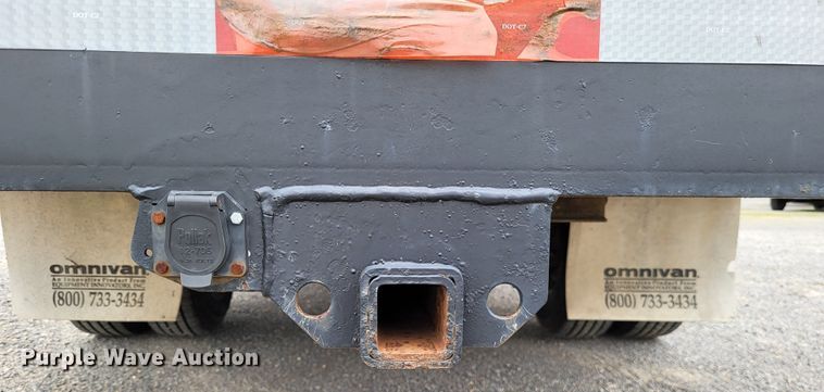 image for item LR9184 2002 Chevrolet Silverado 3500  catering bed pickup truck