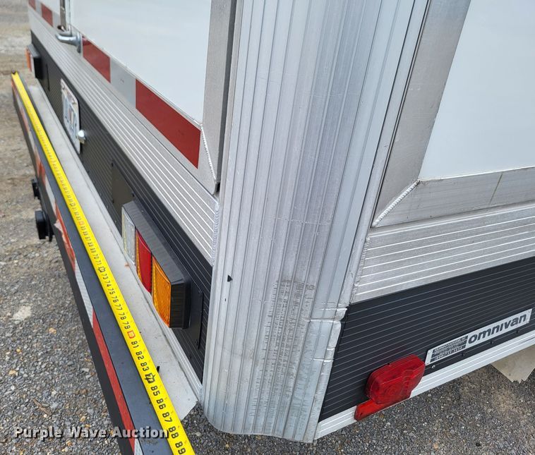 image for item LR9184 2002 Chevrolet Silverado 3500  catering bed pickup truck