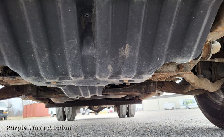 image for item LR9184 2002 Chevrolet Silverado 3500  catering bed pickup truck