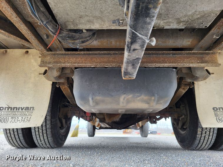 image for item LR9184 2002 Chevrolet Silverado 3500  catering bed pickup truck