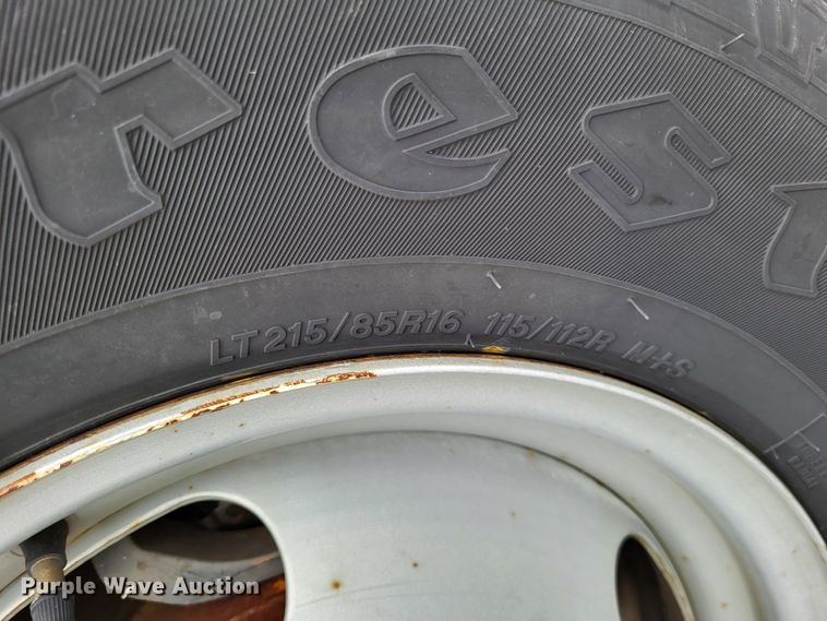 image for item LR9184 2002 Chevrolet Silverado 3500  catering bed pickup truck