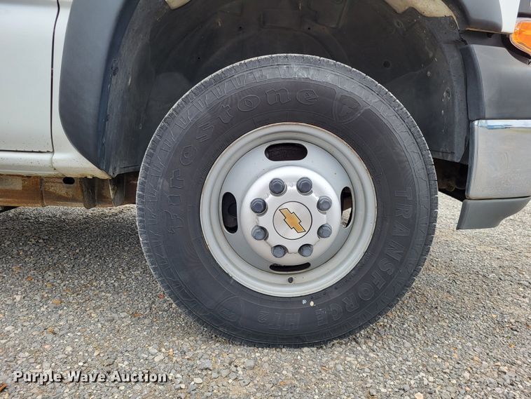 image for item LR9184 2002 Chevrolet Silverado 3500  catering bed pickup truck