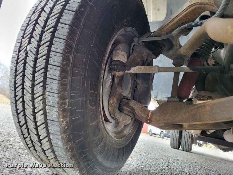 image for item LR9184 2002 Chevrolet Silverado 3500  catering bed pickup truck