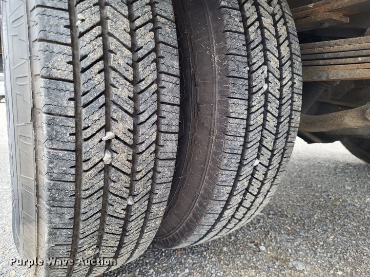 image for item LR9184 2002 Chevrolet Silverado 3500  catering bed pickup truck