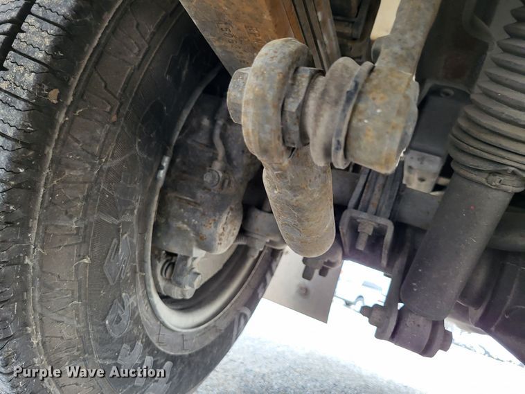 image for item LR9184 2002 Chevrolet Silverado 3500  catering bed pickup truck